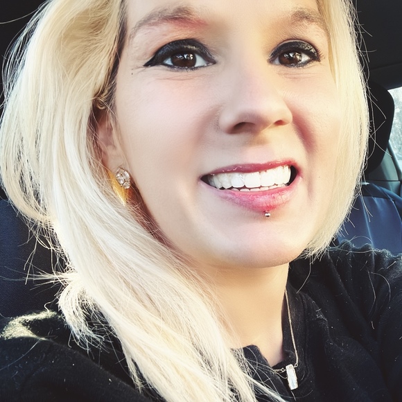 Meet your Posher, Jennifer - Picture 1 of 1